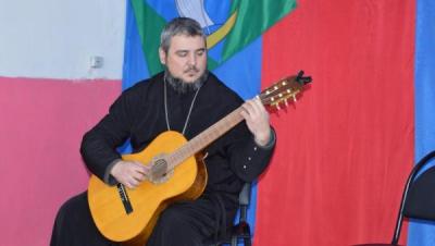 Островной «Страдивари». Сельский священник планирует открыть скрипичную школу Островной «Страдивари». Сельский священник планирует открыть скрипичную школу